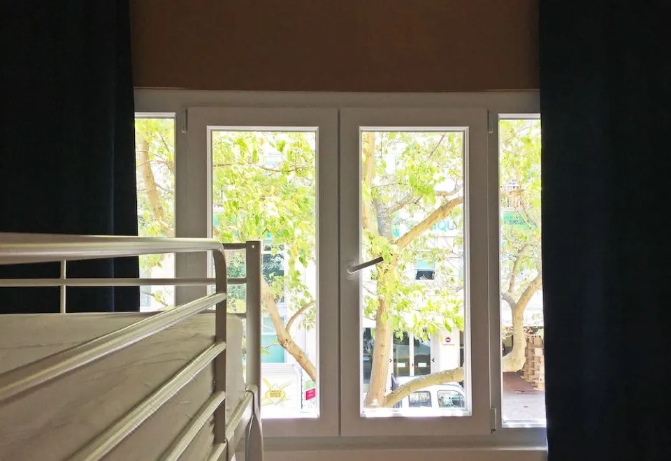 Avenue Hostel & Suites