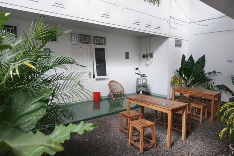 MashBrow Hostel