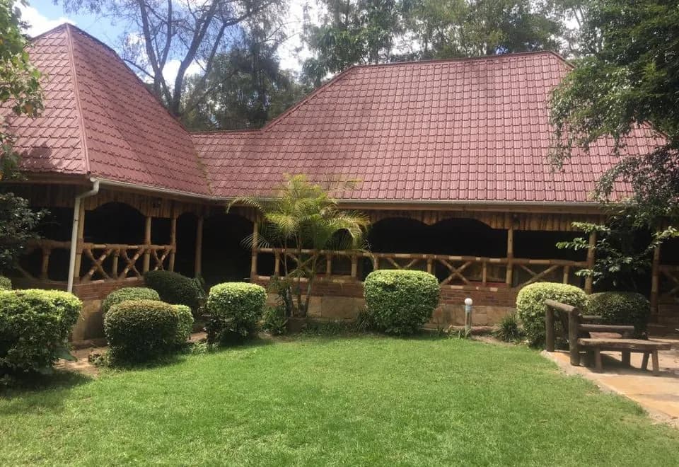 Vijiji Center lodge and Safari