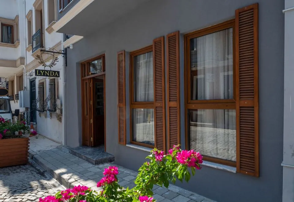 Lynda Hotel