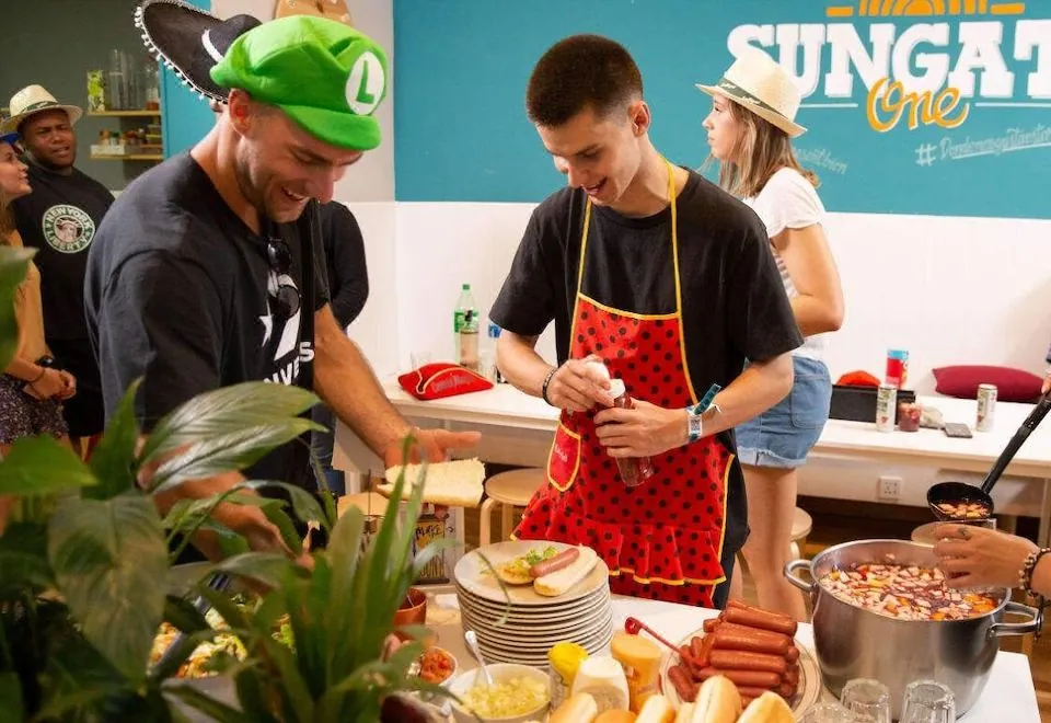 Onefam Sungate