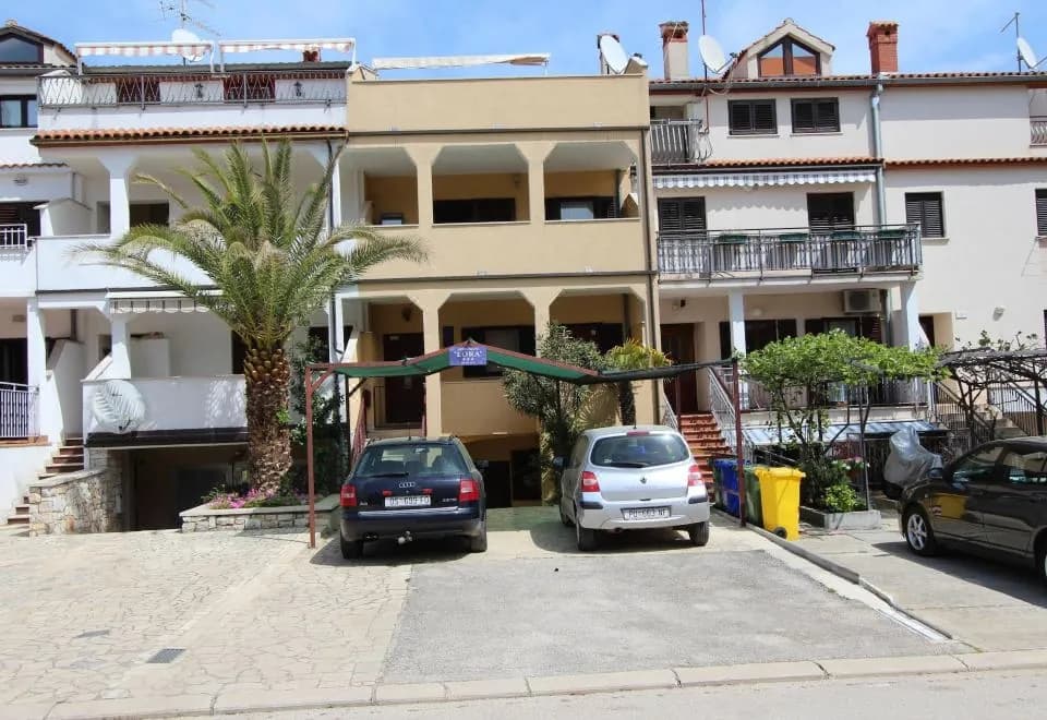 Apartments Lora
