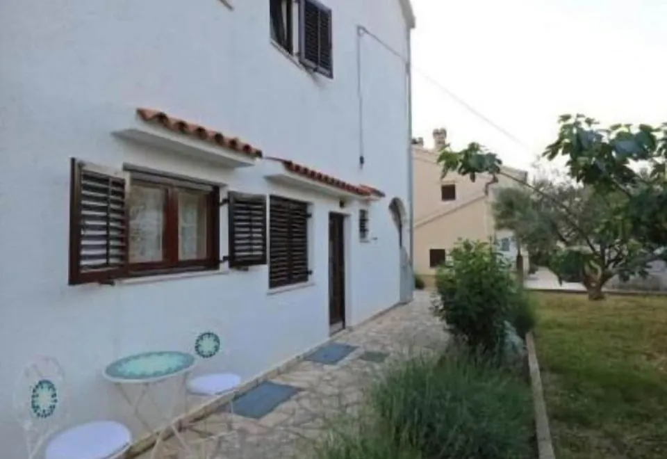 Ina Apartments