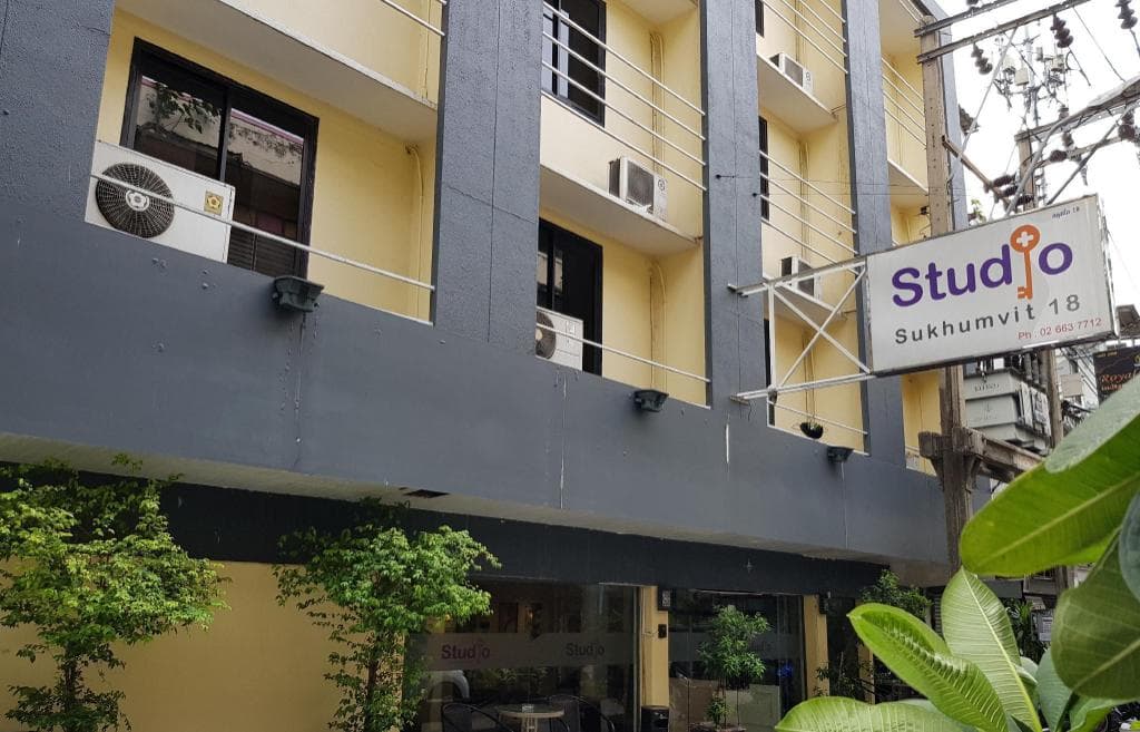 Studio Sukhumvit 18 by ICheck Inn