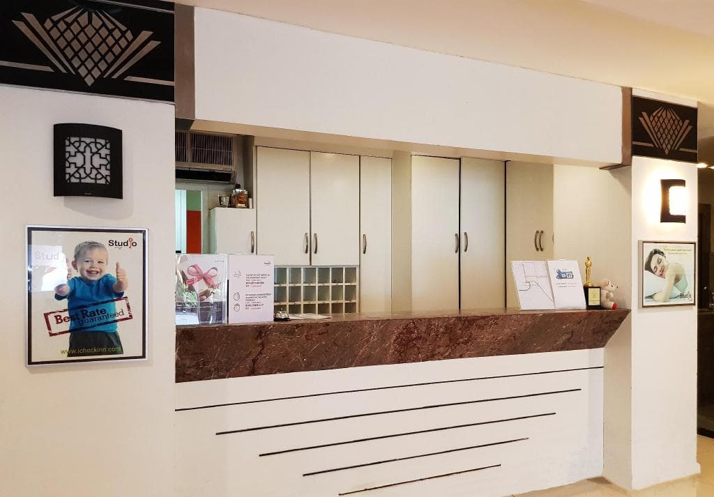 Studio Sukhumvit 18 by ICheck Inn