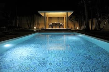 Luxury Pool Villa SRV