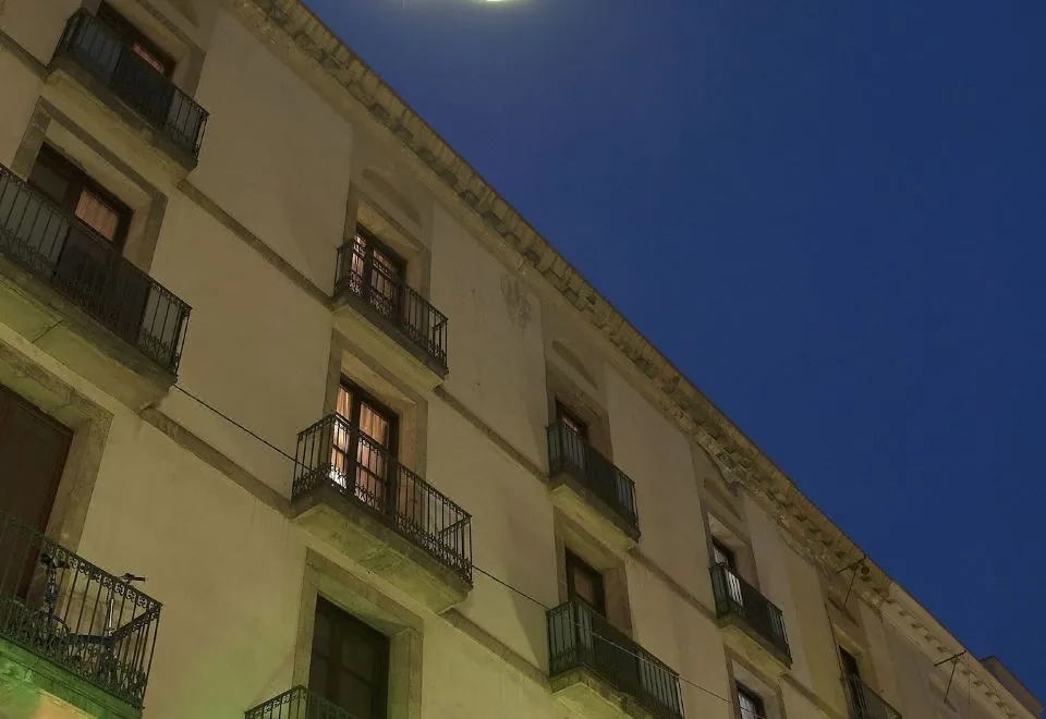 Aspasios Plaza Real Apartments