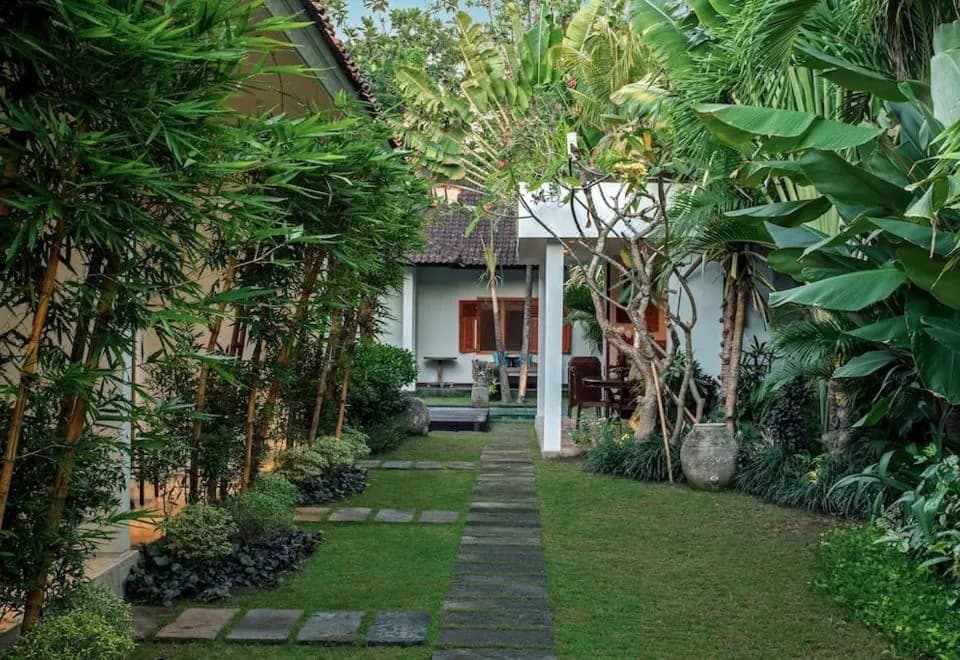 Room & Vespa 3