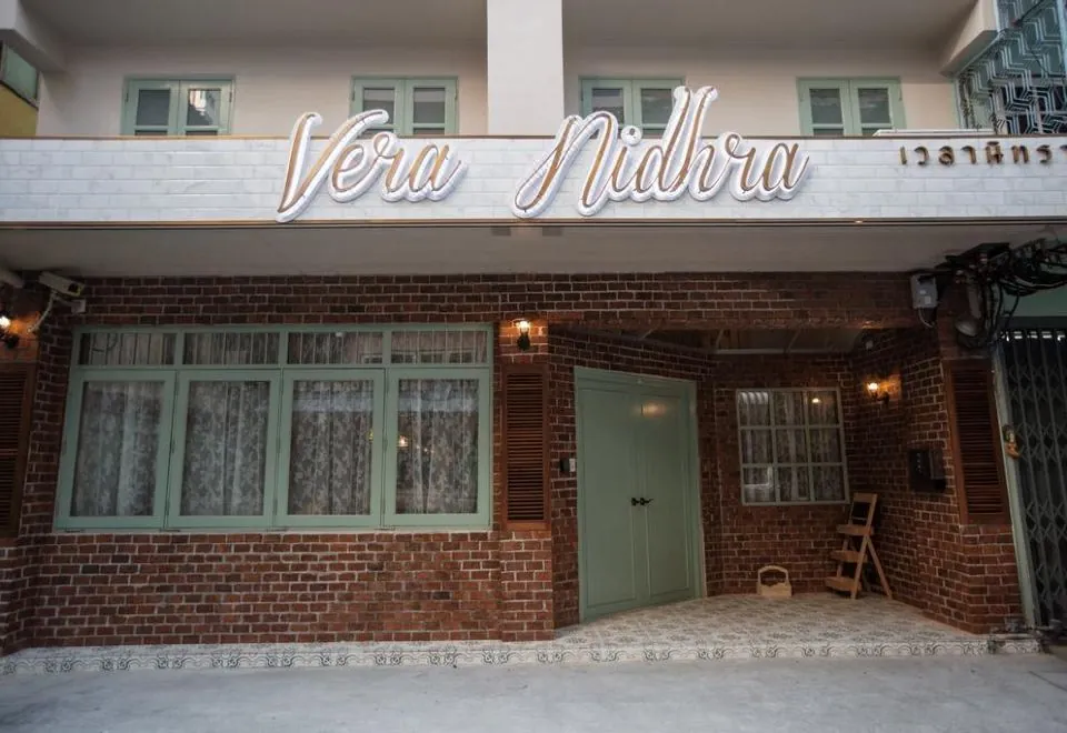 Vera Nidhra - Self Check-in after 7pm