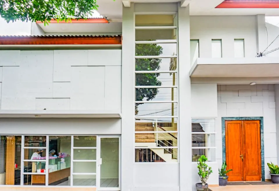 RedDoorz Near Jogja City Mall 4